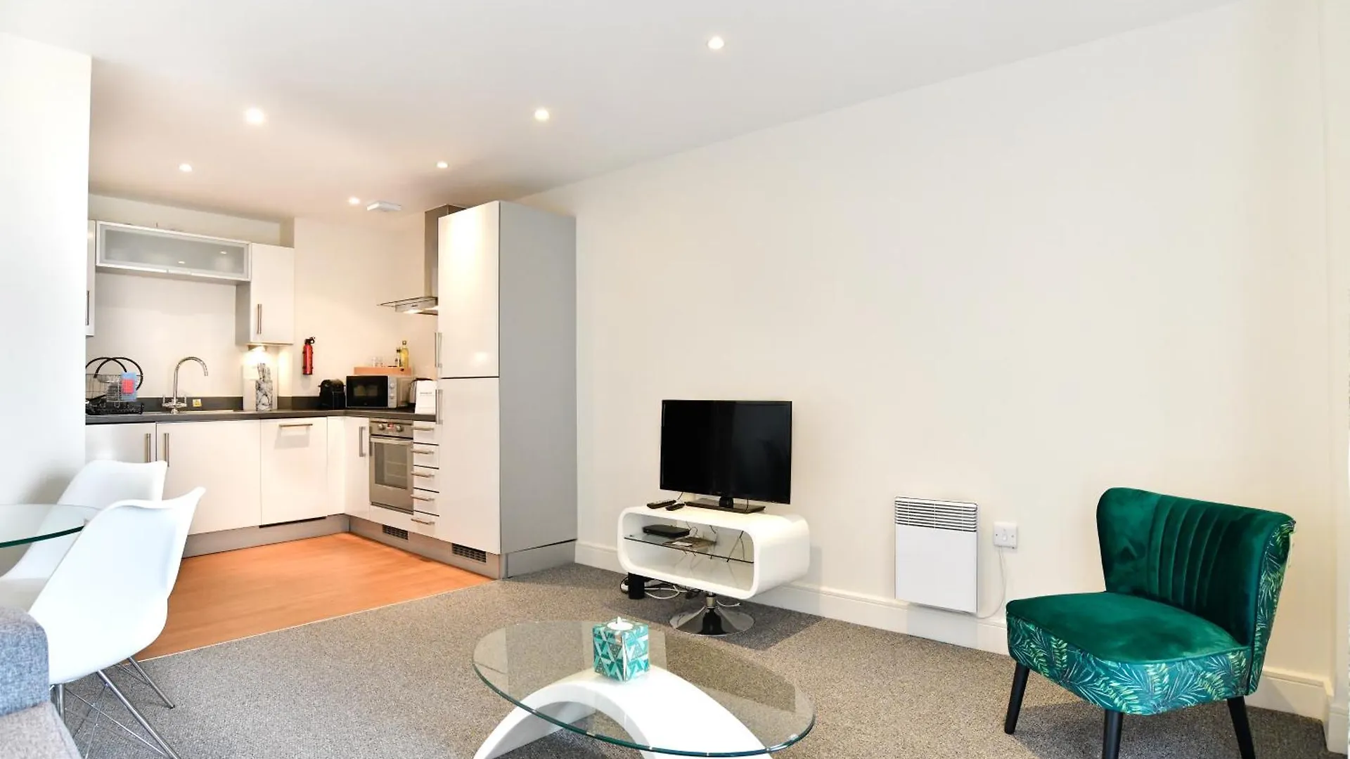 Stunning Beach View 1 Bed Apartment With Parking Swansea